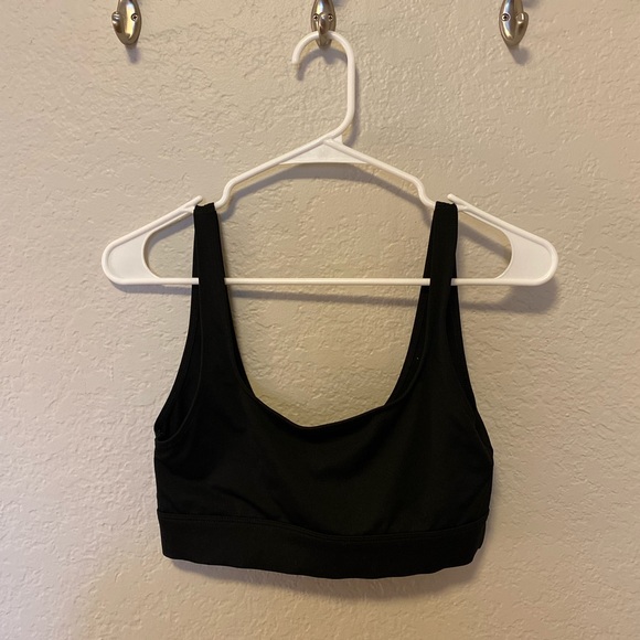 VS PINK Ultimate Sports Bra - Picture 2 of 4